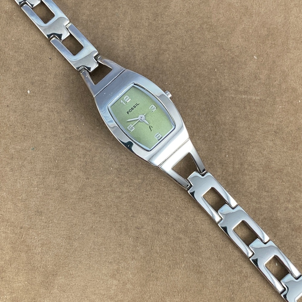 Fossil F2 Vintage Watch Metallic Lime Green Face Silver tone bracelet - Picture 6 of 8
